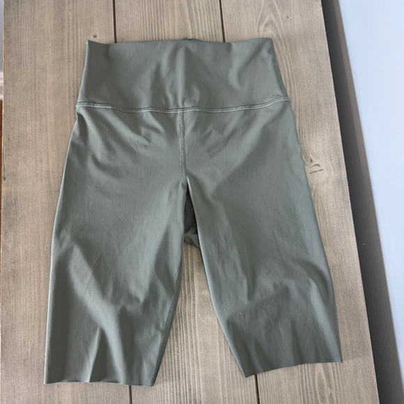 lululemon athletica Women's Bike Shorts in Olive - Picture 5 of 9
